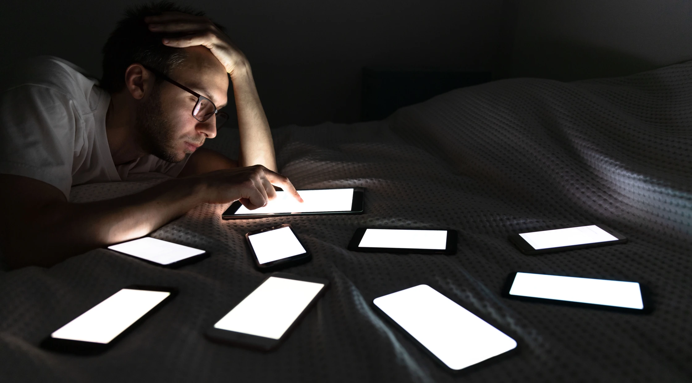 Cara Duduk dan Mengatur Gadget Agar Tubuh Tidak Cepat Lelah Cara Duduk dan Mengatur Gadget Agar Tubuh Tidak Cepat Lelah